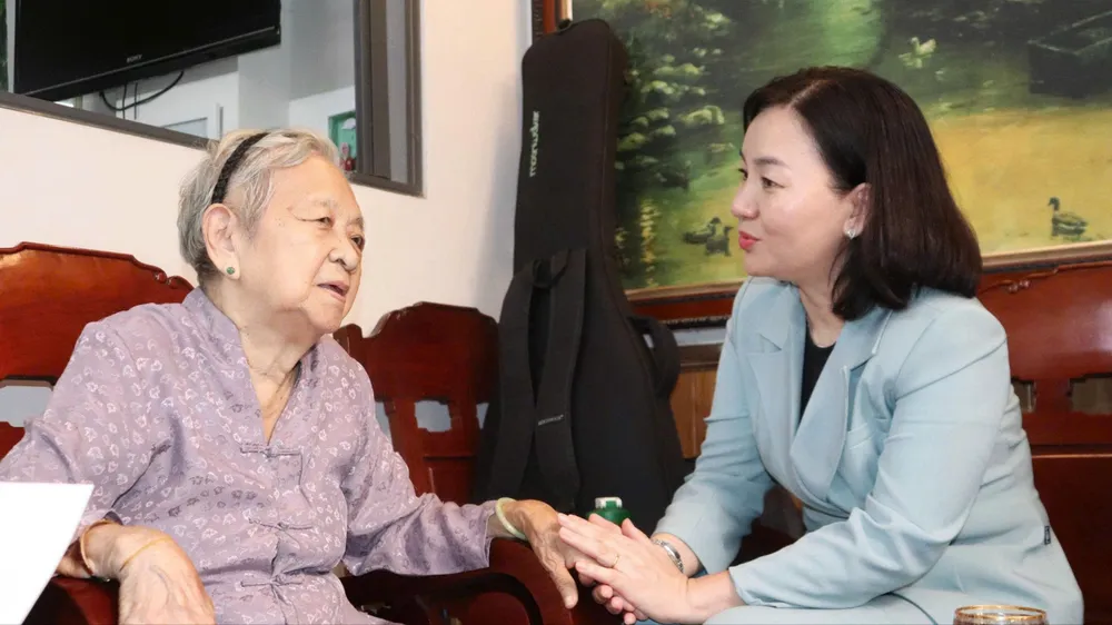 Đồng chí Trương Thị Bích Hạnh thăm, tri ân Mẹ Việt Nam Anh hùng, người có công 