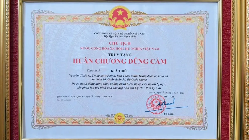 Chủ tịch nước truy tặng Huân chương Dũng cảm cho Thượng sĩ Kpă Thiêp