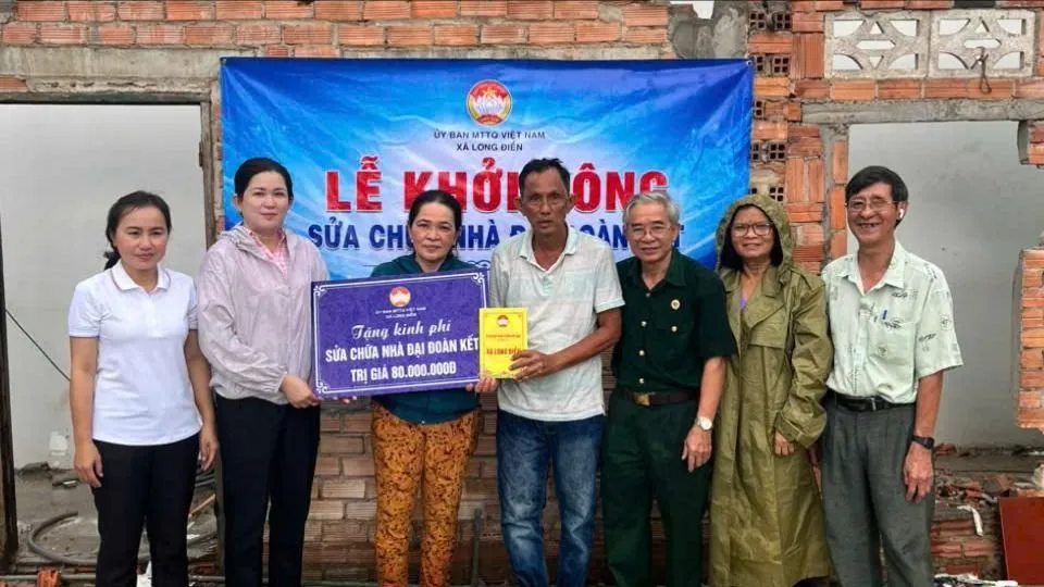Xã Long Điền sửa nhà Đại đoàn kết cho hộ dân khó khăn