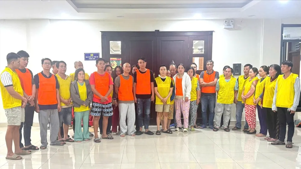 Khởi tố vụ án đánh bạc bằng hình thức cá độ bóng đá, bắt giữ 26 đối tượng