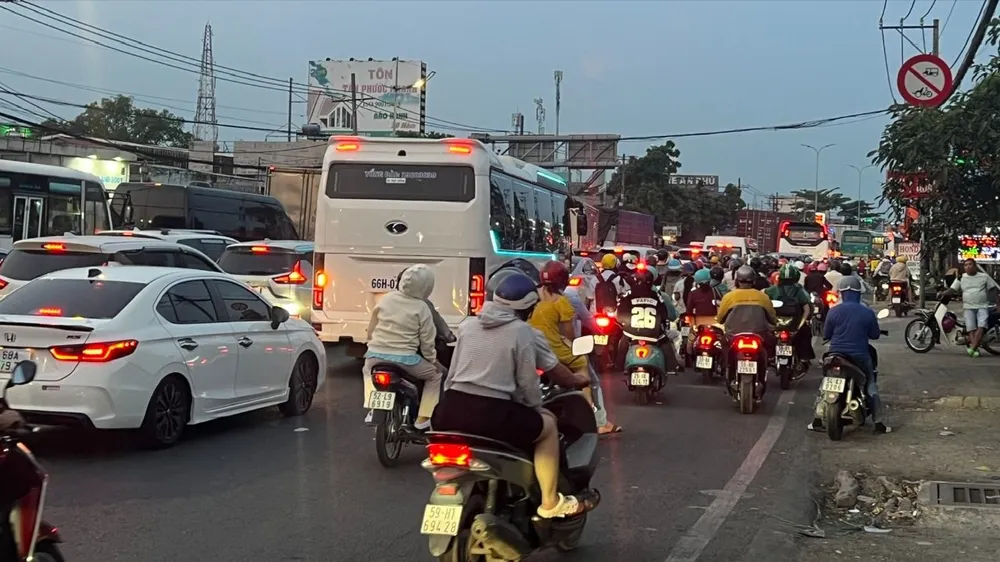 TPHCM rà soát điểm nghẽn, xây dựng giải pháp giảm ùn tắc giao thông