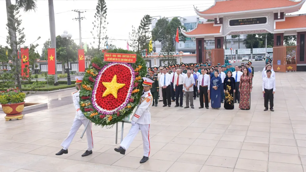 Đoàn đại biểu TPHCM viếng Nghĩa trang Liệt sĩ Bà Rịa - Vũng Tàu