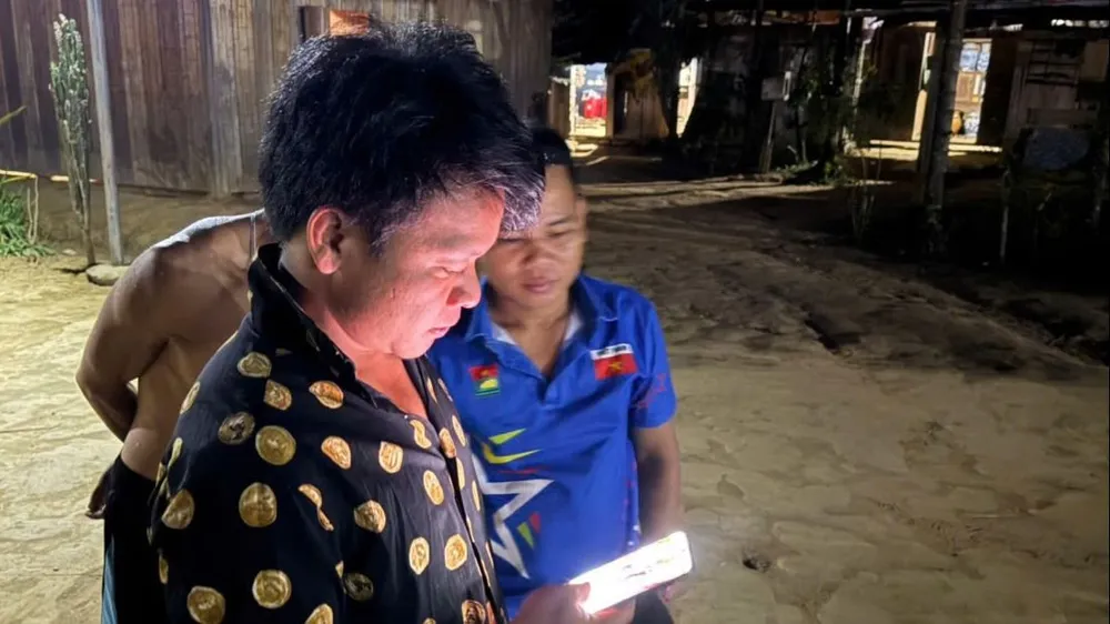 Điện sáng, sóng đầy ở thôn biệt lập Au'r 