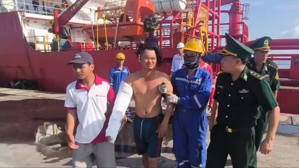 Ngư dân G.T.T. được Bộ đội Biên phòng TPHCM tiếp nhận, ngày 13-9