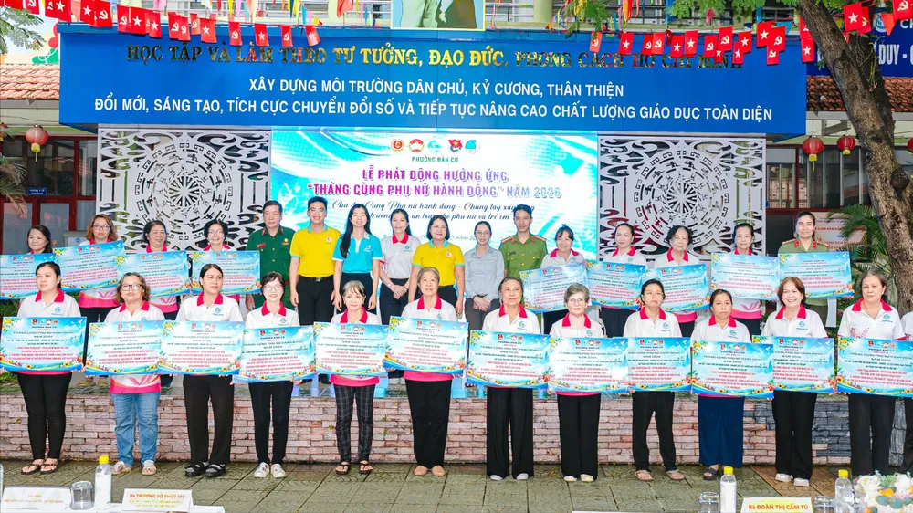 Phụ nữ các khu phố tại phường Bàn Cờ đăng ký các công trình thi đua
