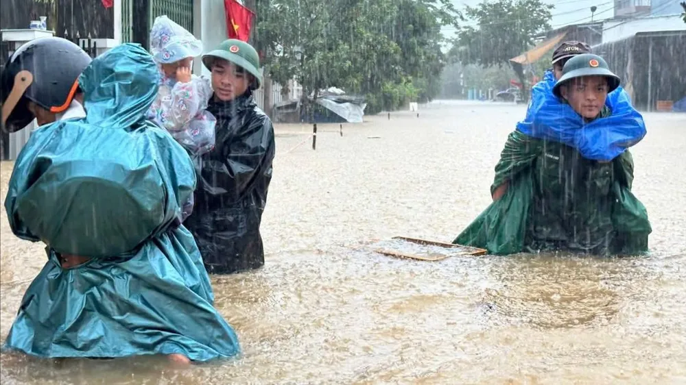 Mưa lớn gây ngập, sạt lở ở Đà Nẵng, Quảng Ngãi