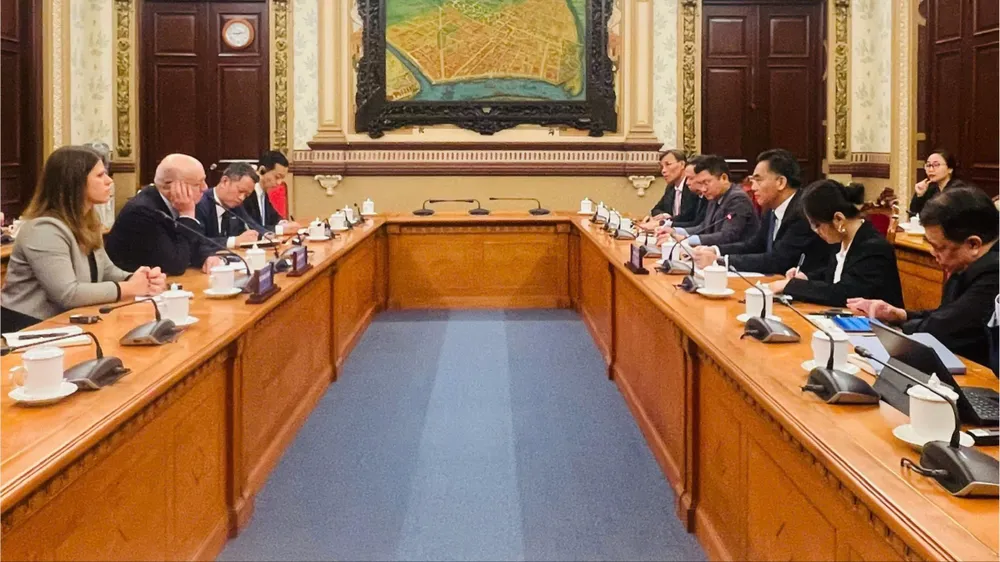 Phó Chủ tịch Thường trực UBND TPHCM Nguyễn Lộc Hà tiếp đại diện tập đoàn Arup. Ảnh: PHƯƠNG NAM 