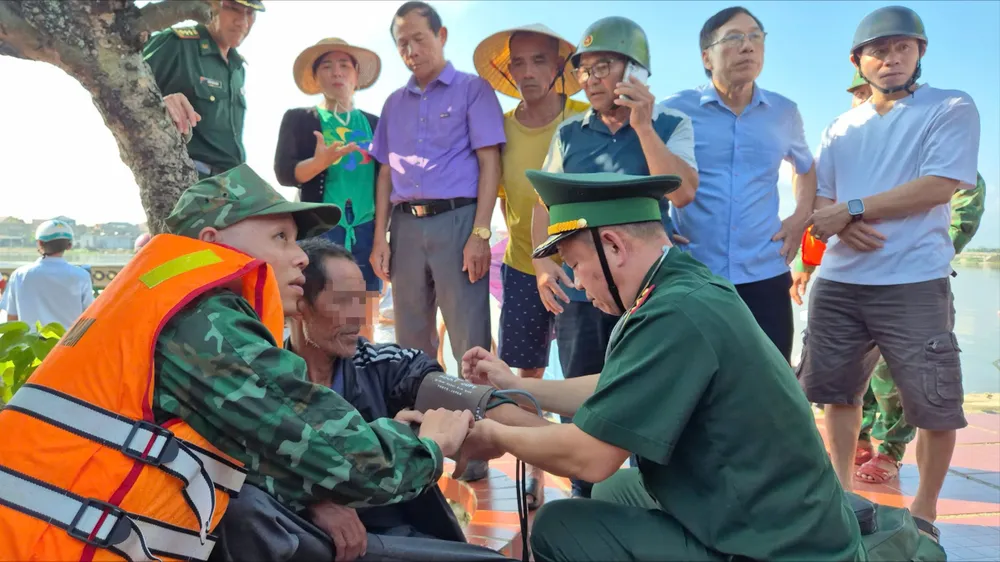 Quảng Trị: Kịp thời ứng cứu 2 ngư dân gặp nạn trên biển