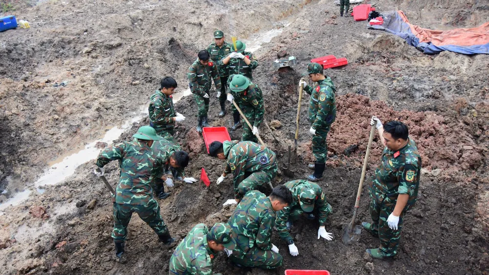 Tìm thấy thêm 12 hài cốt liệt sĩ tại Công viên Lê Thị Riêng