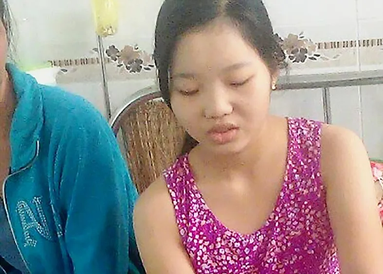 Cháu Nhã với vết thương bị nhiễm trùng rất nặng nhưng không tiền điều trị