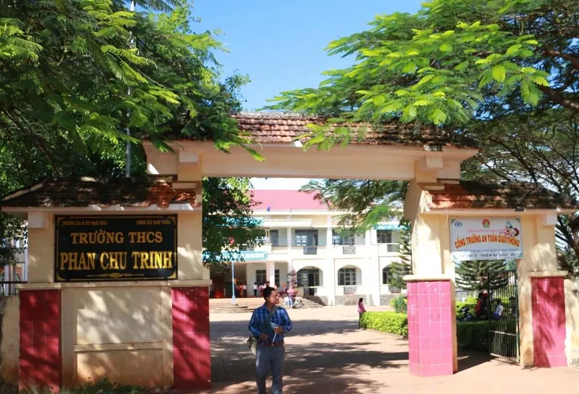 Trường THCS Phan Chu Trinh