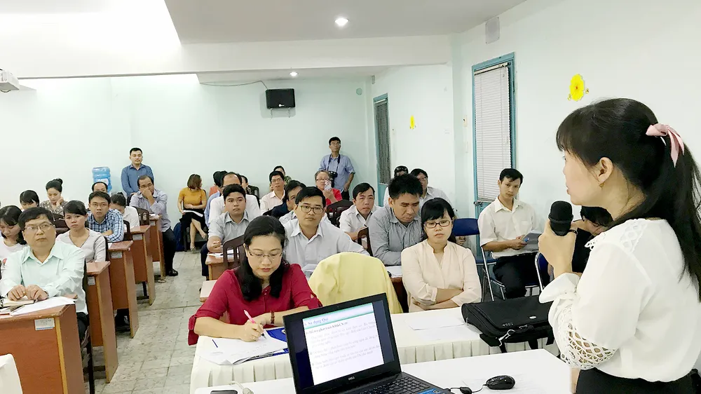 Doanh nghiệp nghe hướng dẫn thành lập Quỹ Phát triển KH-CN