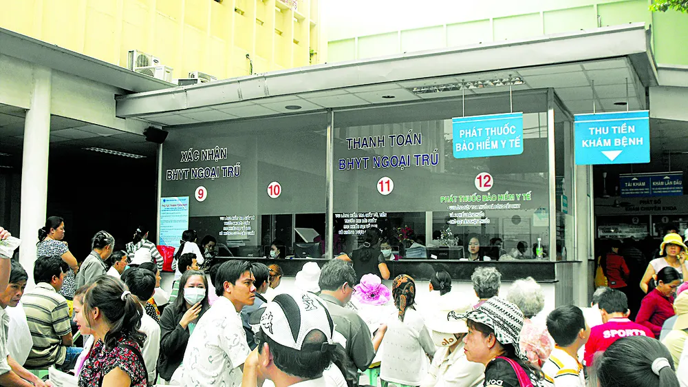 Khám bệnh tại Bệnh viện Đại Học Y Dược TPHCM. Ảnh: Thành Sơn 
