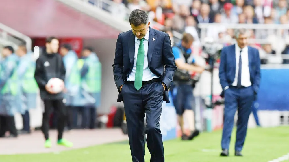HLV Osorio thất bại cùng Mexico tại Confederations Cup 2017.