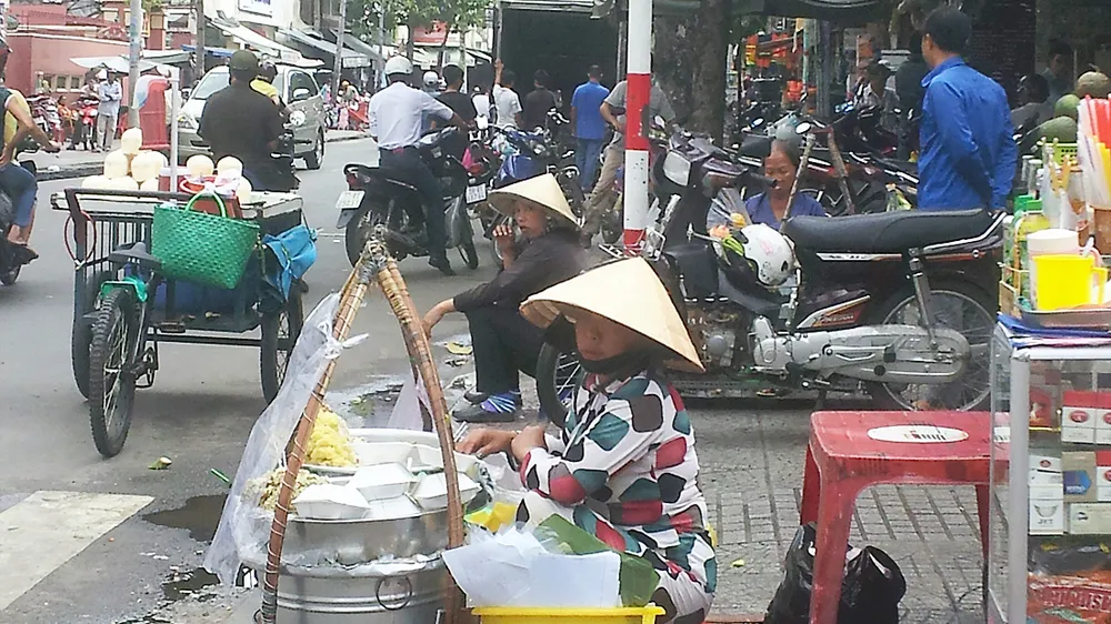 Người bán hàng rong vẫn đang chờ phố hàng rong 