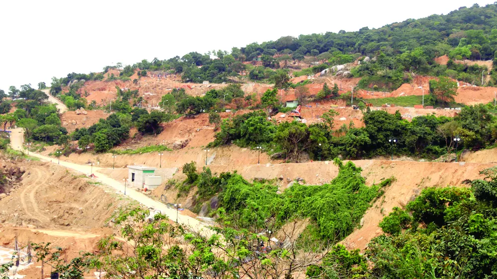 Dự án Khu du lịch biển Tiên Sa gây ảnh hưởng đến môi sinh bán đảo Sơn Trà . Ảnh: NGUYÊN KHÔI