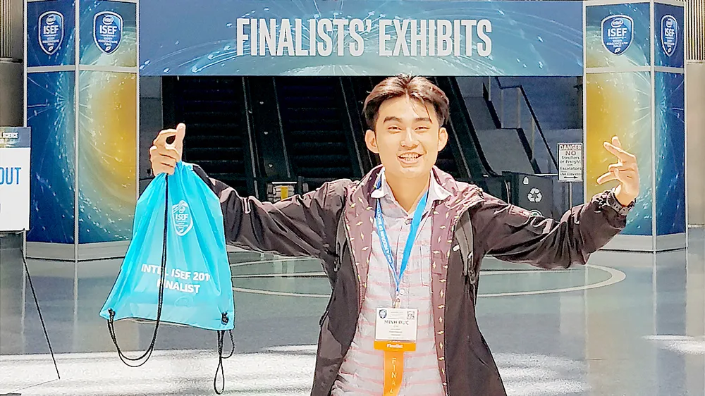 Chử Hoàng Minh Đức tại Hội thi Khoa học kỹ thuật quốc tế (Intel ISEF) năm 2017 ở Mỹ