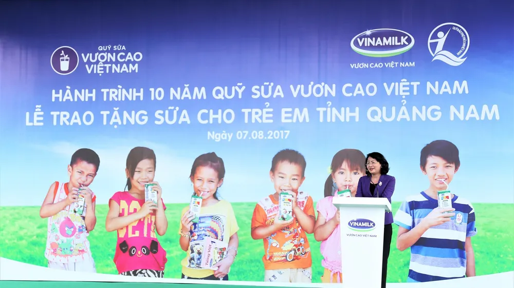 Bà Đặng Thị Ngọc Thịnh - Ủy viên Ban Chấp hành Trung ương Đảng, Phó Chủ tịch nước Cộng hòa Xã hội Chủ nghĩa Việt Nam phát biểu tại buổi lễ