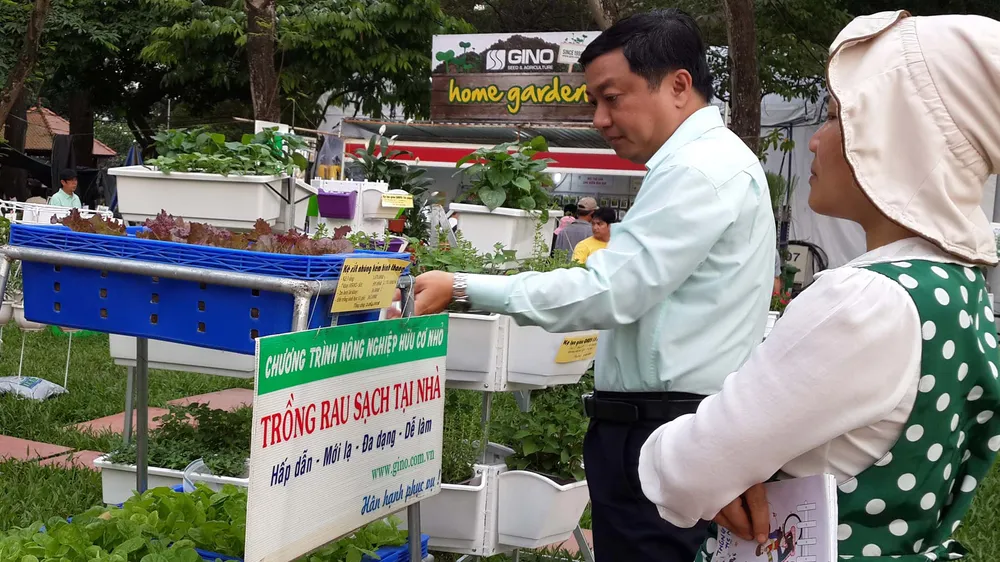 Du khách tham quan mô hình nông nghiệp công nghệ cao ở TPHCM