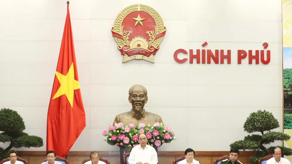 Thủ tướng Nguyễn Xuân Phúc chủ trì Phiên họp chuyên đề của Chính phủ về xây dựng pháp luật. Ảnh: TTXVN
