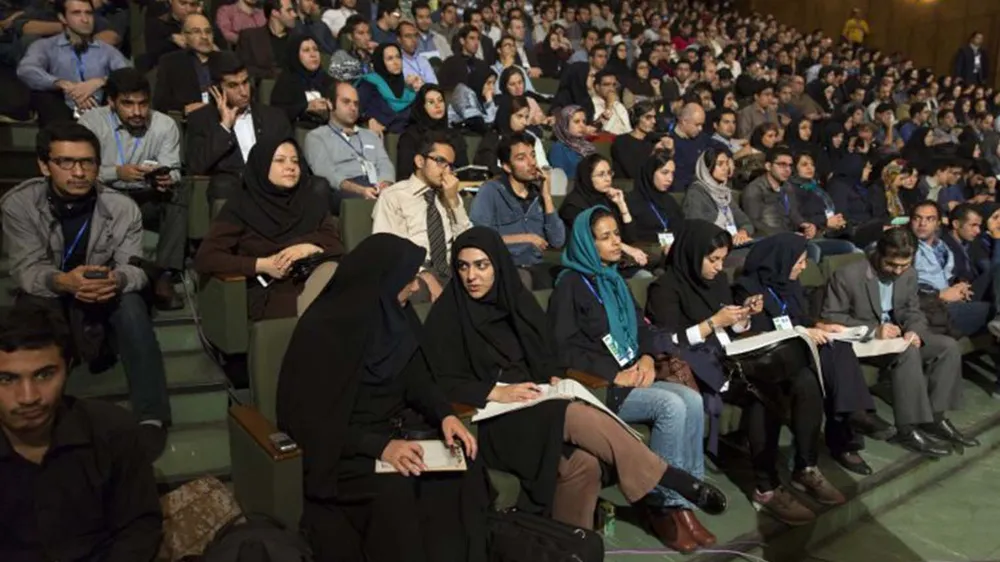 Iran cấm giáo viên xấu xí 