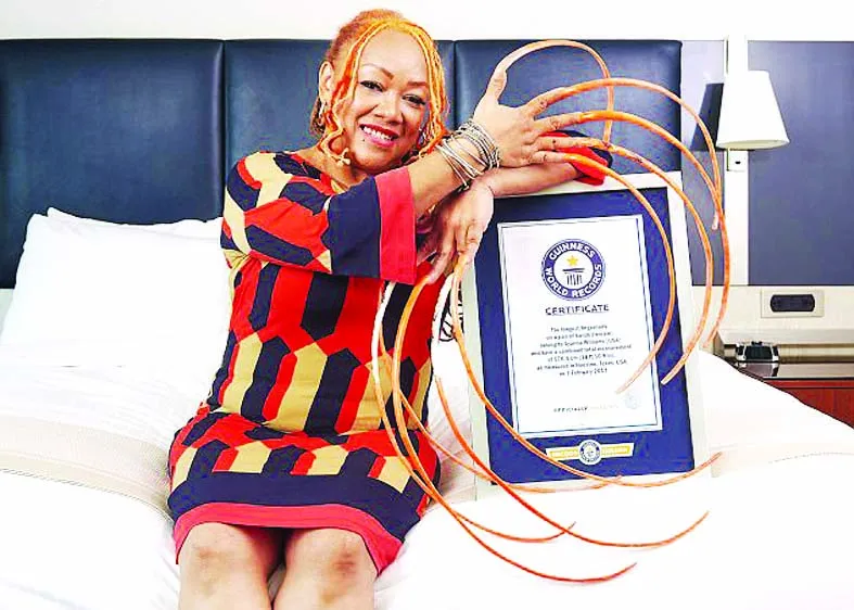 Bộ móng tay dài 5,4m