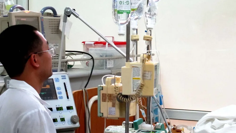 Việc truyền dịch để điều trị bệnh SXH cần phải có chỉ định của bác sĩ tại bệnh viện, tuyệt đối không được tự ý truyền dịch ở nhà