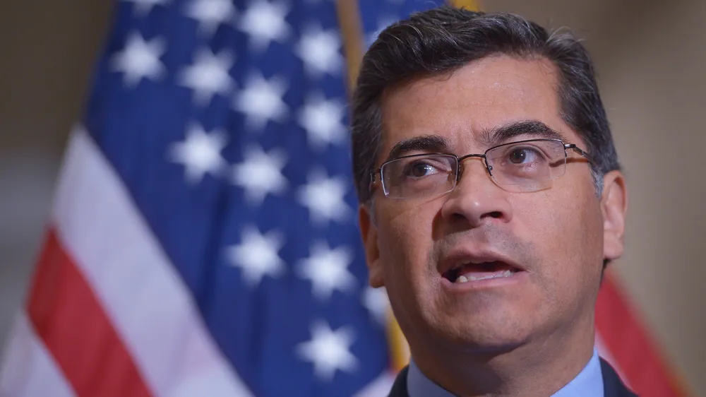  Tổng Chưởng lý bang California Xavier Becerra đã gửi đơn kiện lên tòa án liên bang tại thành phố San Diego với cáo buộc Chính phủ Mỹ vi phạm Hiến pháp và luật môi trường khi triển khai các dự án xây tường biên giới ở khu vực phía Nam của bang này. Ảnh: T
