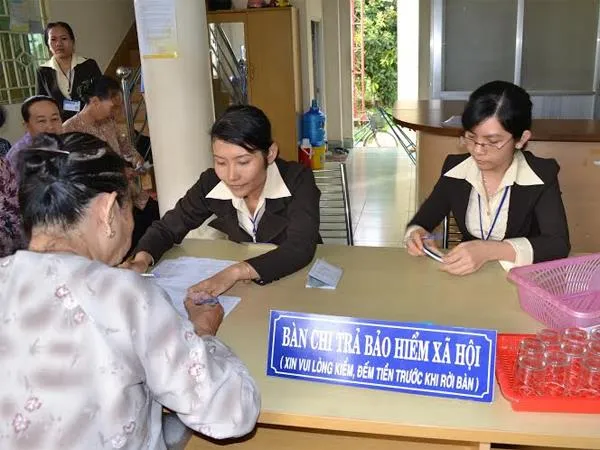 Người lao động đang thụ án có được nhận BHXH một lần?