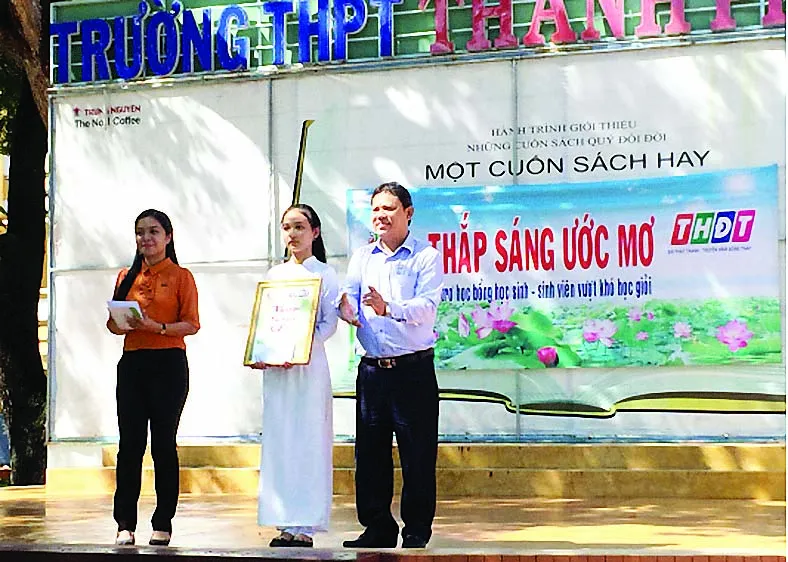 Cty TNHH MTV XSKT tỉnh Đồng Tháp đồng hành cùng CT “Thắp sáng ước mơ” cho học sinh nghèo ở Sa Đéc