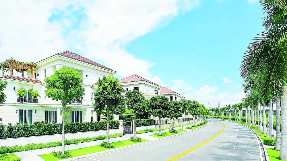 Tuyến đường nội khu xanh mát trong khu biệt thự Saroma Villa