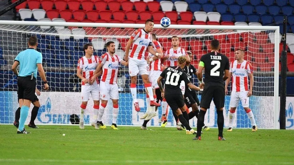 Pha đá phạt ghi bàn của Neymar (10)