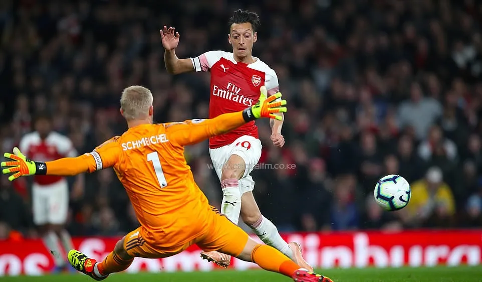 Mesut Oezil hy vọng sẽ tạo nên khác biệt.
