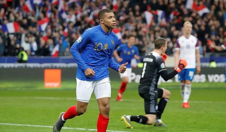 Kylian Mbappe tiếp tục tỏa sáng