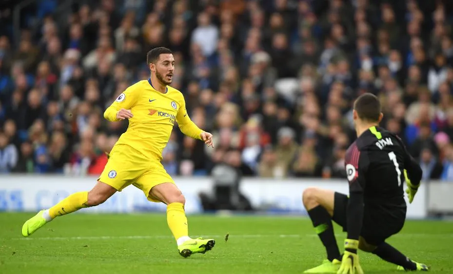 Eden Hazard ghi bàn vào lưới Brighton