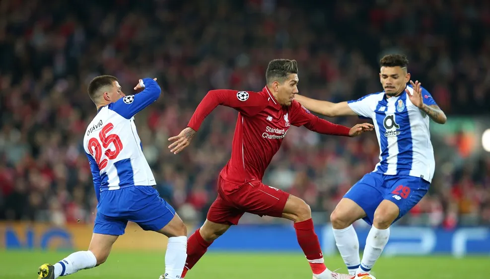 Roberto Firmino vượt qua hàng thủ Porto