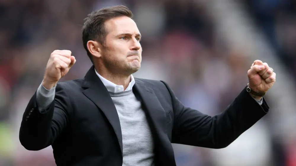 Frank Lampard trên ghế huấn luyện Derby County