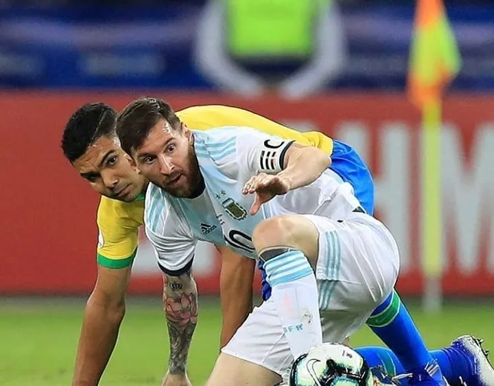 Casemiro nhận nhiệm vụ chăm sóc Messi