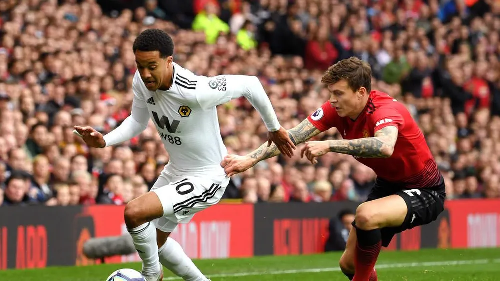Lindelof bám sát mũi nhọn Wolves.