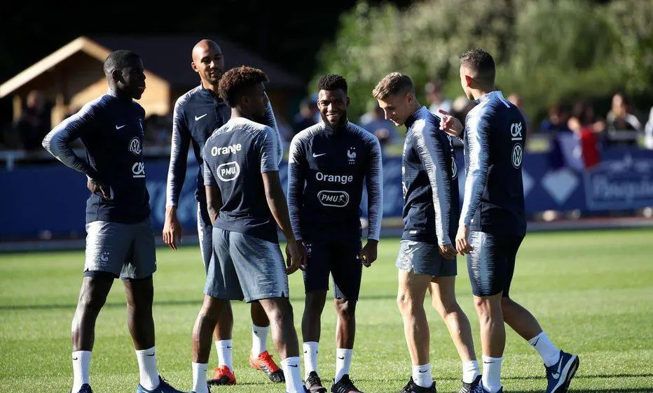 Didier Deschamps và thói quen đóng sâp cánh cửa đội tuyển Pháp