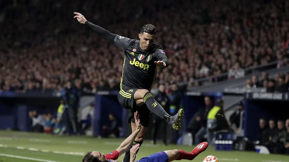 Ronaldo vượt qua hàng thủ Atletico mùa trước