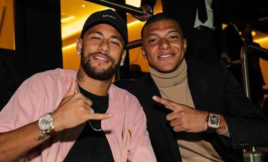 Neymar lấy lòng lại người hâm mộ PSG