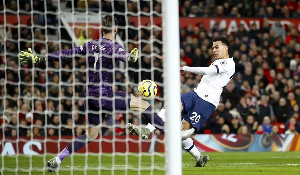 Dele Alli ghoi bàn thắng tuyệt đẹp trước De Gea
