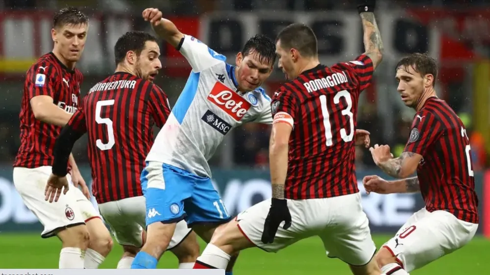 Napoli đang chạy đua quyết liệt với AC Milan