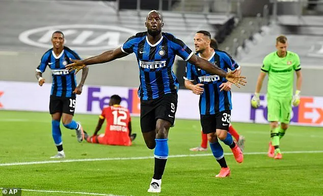 Rimelu Lukaku mừng bàn thắng