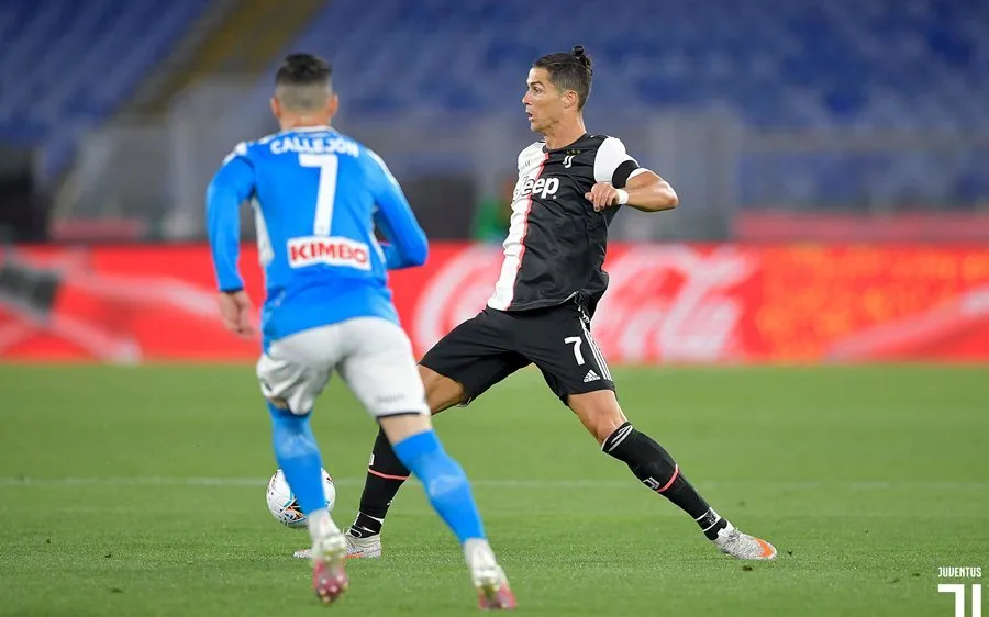 Cristiano Ronaldo trong trận gặp Napoli