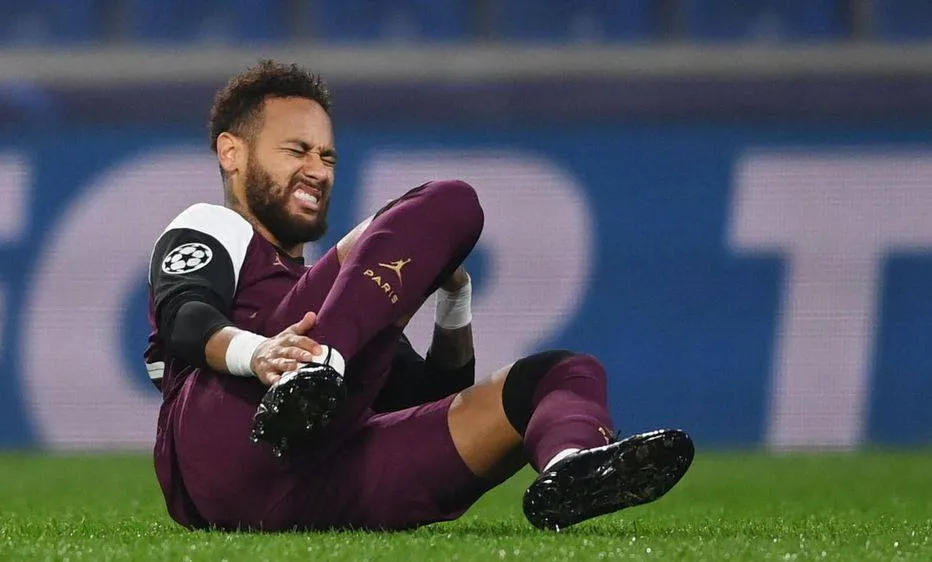 Neymar lại dình chấn thương ở Champions League