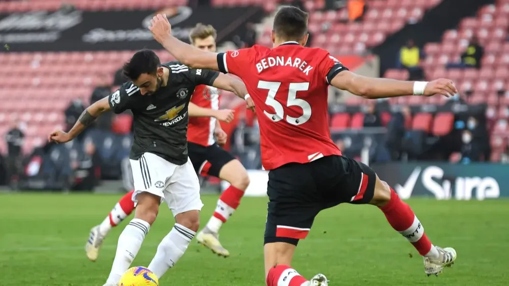 Man United thắng ngược trên sân St.Mary's
