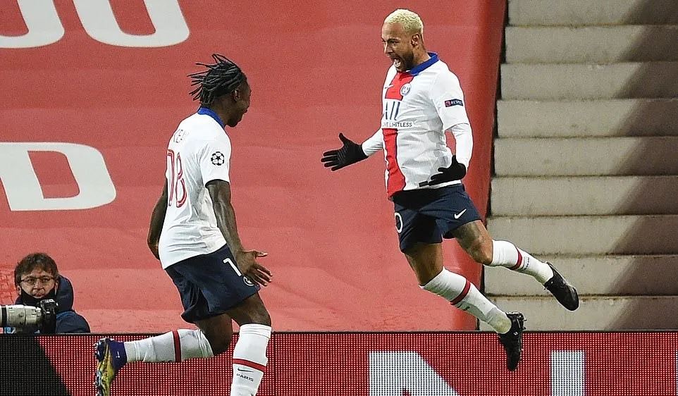 Chủ tịch PSG tưởng ‘vỡ tim’ trong chiến thắng Manchester United
