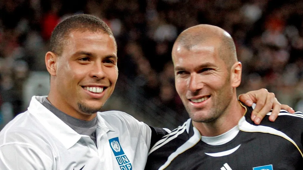 Ronaldo Nazario và Zinedine Zidanbe